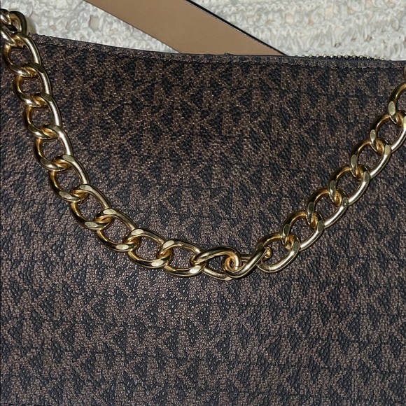 Elegant Brown Crossbody Bag with Chain Detail - Picture 3 of 6